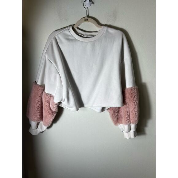 BlueBlush White Cropped Sweatshirt Size Small - Picture 2 of 4